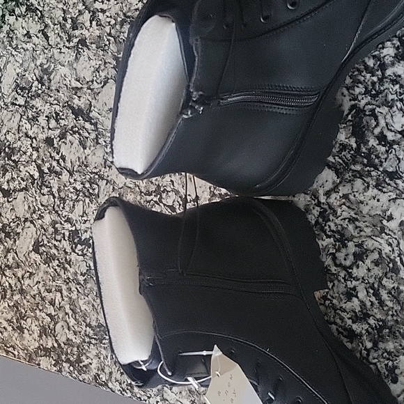 Black Brie Boots - Picture 2 of 6